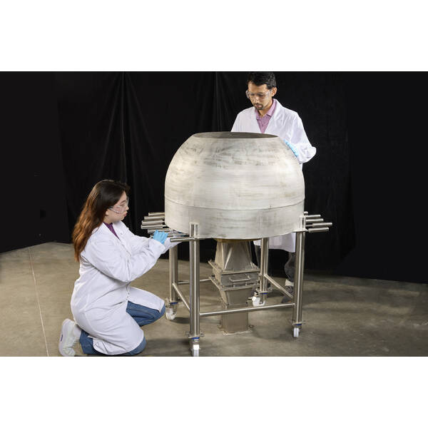 Our laboratories house specialist equipment to help solve bulk materials storage and  handling issues