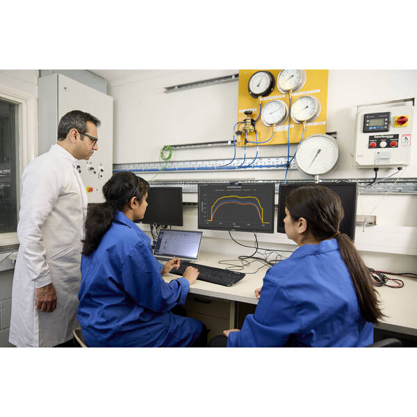 Many short courses now offer a practical workshop for delegates to participate in demonstrations of specialist equipment