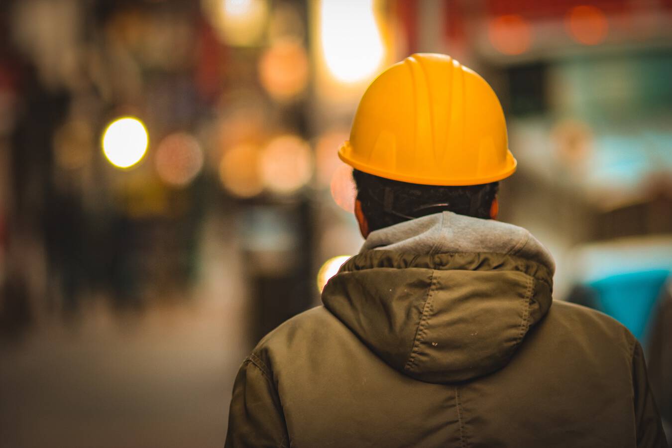 Wie Unternehmen von Explosionsschutzbeauftragen profitieren   Maßnahmen zum vorbeugenden Explosionsschutz rücken in Produktionsbetrieben immer stärker in den Vordergrund. IEP Technologies erklärt, wie Explosionsschutzbeauftragte mit mit ihrem Fachwissen das Explosionsrisiko minimieren.