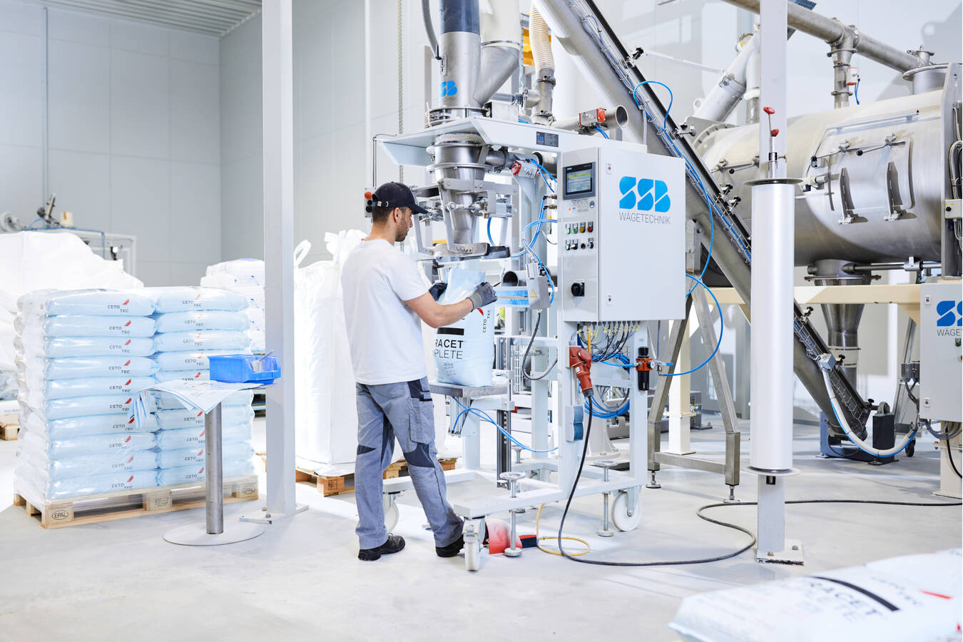 SSB Anlagen für Cetotec in der Nährstoffproduktion Absacken, wiegen, dosieren und verpacken von Werkstoffen bei Cetotec GmbH. Ein gemeinsames Projekt von SSB Wägetechnik GmbH und Kunde. 