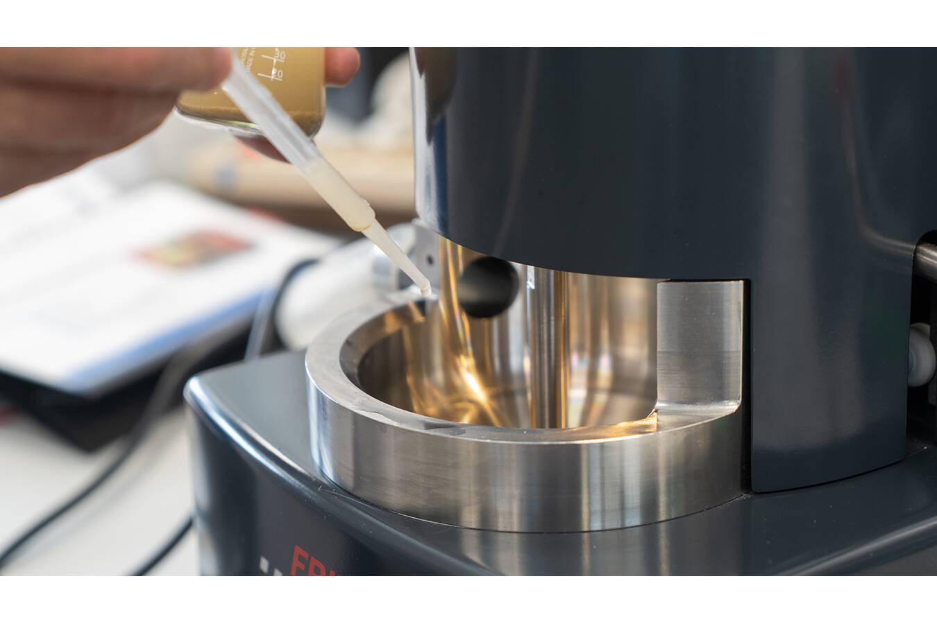 Tipps zur Dispergierung für die Partikelmessung Tipps und Tricks zum Dispergieren von statisch geladenem oder hydrophobem Probenmaterial für die Partikelmessung, um eine optimale Analyse zu gewährleisten.
