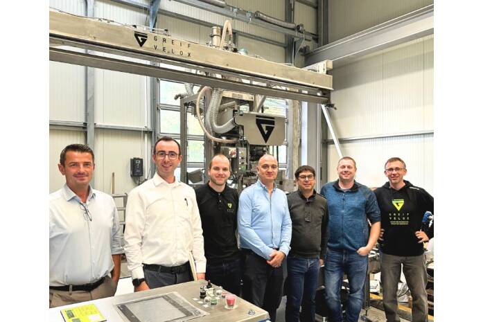 Erfolgreicher FAT für die Lebensmittel-Industrie bei Greif-Velox Vom Kunden BK Giulini Food Specialties wurde beim Factory Acceptance Test (FAT) erfolgreich ein neuer Luftpacker BVP abgenommen. Das System wird für die Absackung von Natriumphosphaten eingesetzt.