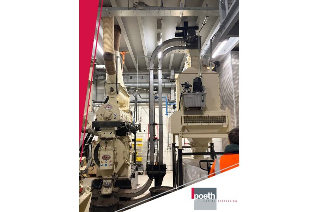 Poeth Z-Conveyor ideal für den Förderung  frisch gepresster Pellets In dieser sensiblen Prozessphase sind die Pellets noch feucht und mechanisch empfindlich, sodass eine schonende und kontrollierte Förderung entscheidend ist.