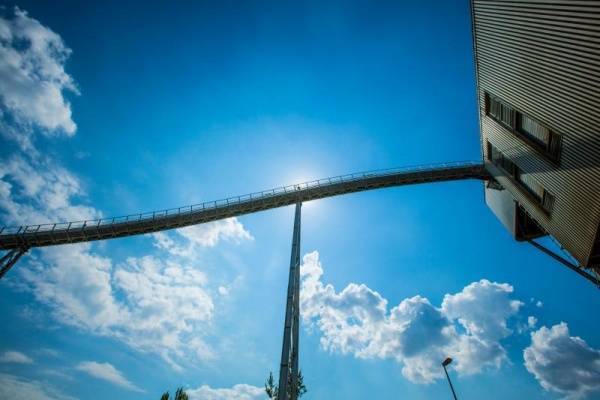 SCHWENK Zement KG setzt auf Pipe Conveyor der BEUMER Group Ohne Materialverluste und mit wenig Aufwand ans Ziel