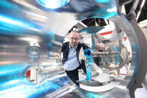 Passgenaue Mischprozesse für die Glas- und Keramikproduktion Branchenwissen auf der POWTECH 2017